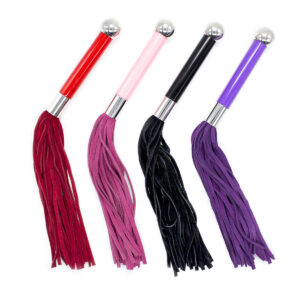 W207 - Glossy Handle Flogger - 38cm