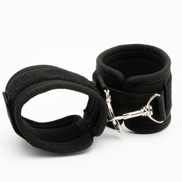 L110 - Black Neoprene Velcro Cuffs